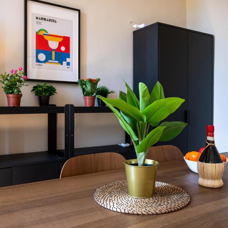 Foster Guest House - Three-Bedroom Apartment - 61