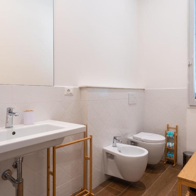 Foster Guest House - Three-Bedroom Apartment - 62