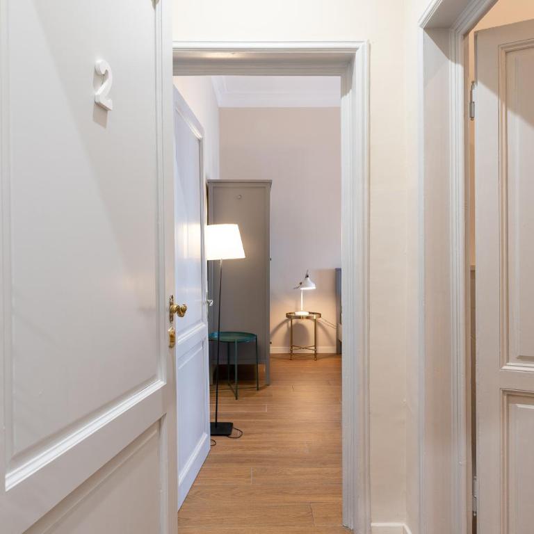Foster Guest House - Three-Bedroom Apartment - 77