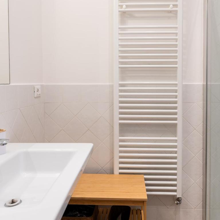 Foster Guest House - Three-Bedroom Apartment - 73
