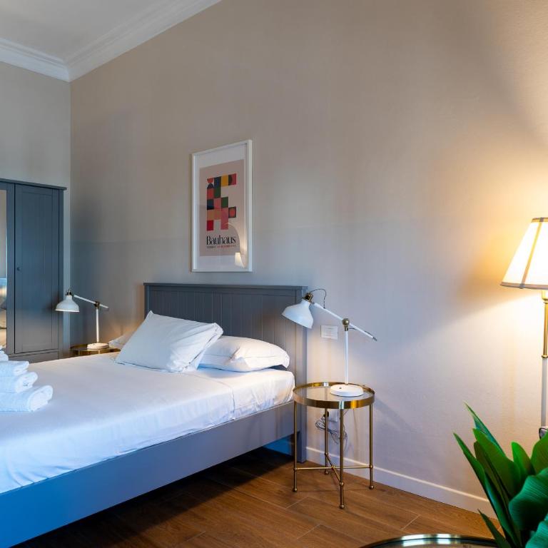 Foster Guest House - Three-Bedroom Apartment - 76
