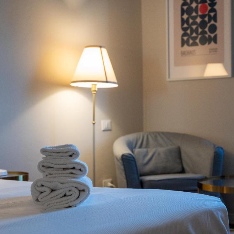 Foster Guest House - Three-Bedroom Apartment - 80