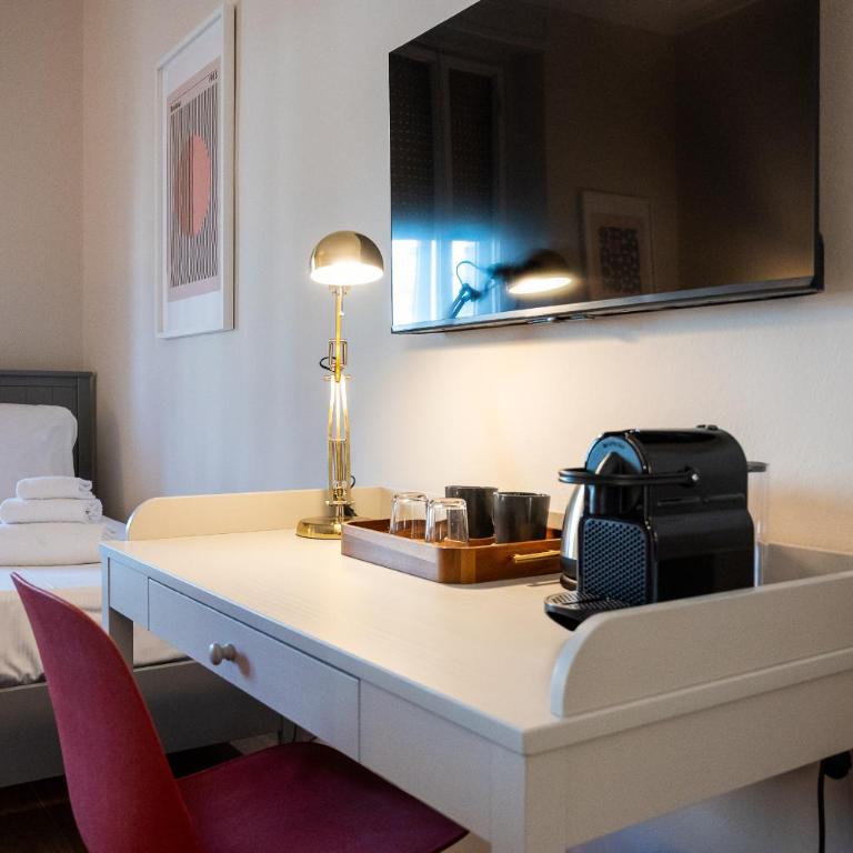 Foster Guest House - Three-Bedroom Apartment - 79