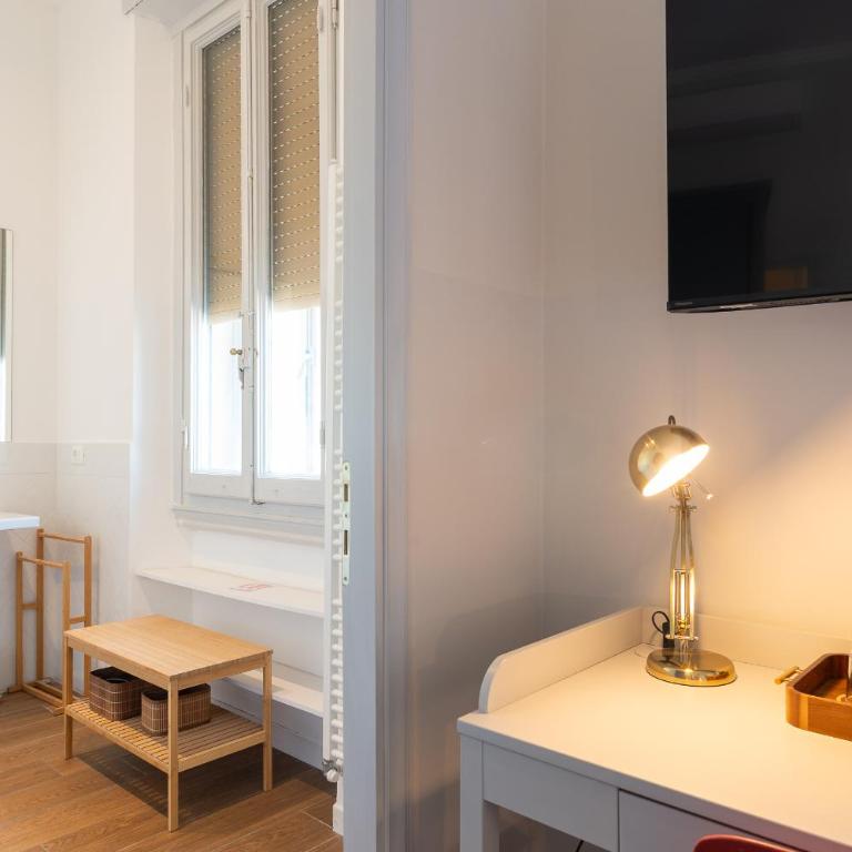 Foster Guest House - Three-Bedroom Apartment - 99