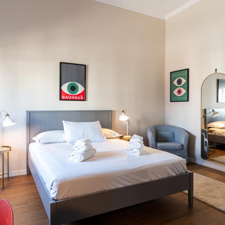 Foster Guest House - Three-Bedroom Apartment - 97