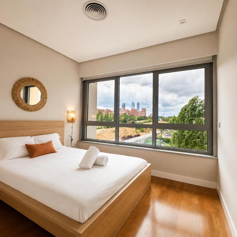 Luminoso con balcón para 6 en Sanchinarro - Apartment mit 2 Schlafzimmern - 2