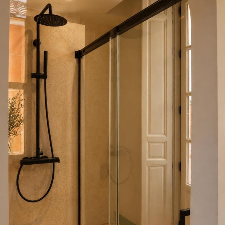 Hotel Casa Beatas - Zimmer mit Kingsize-Bett und Balkon - 5