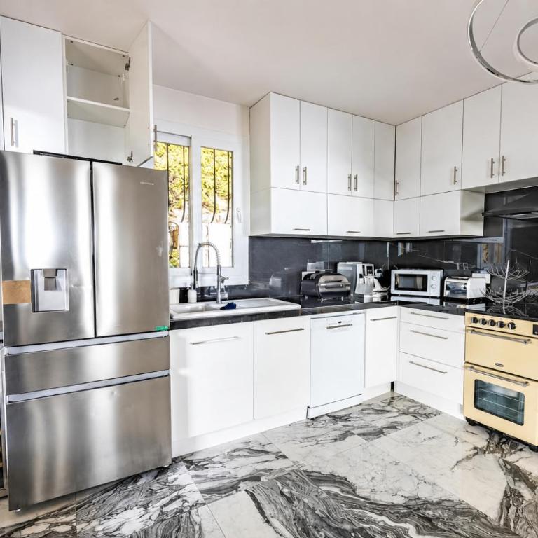 La Turbie Villa with Monaco Views, Pool & Sauna - Villa - 80
