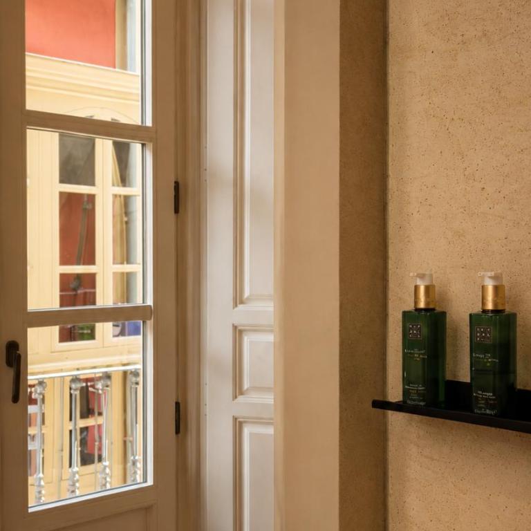Hotel Casa Beatas - Zimmer mit Kingsize-Bett und Balkon - 6