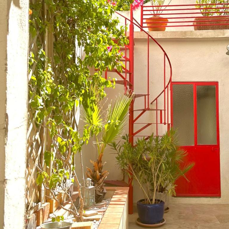 Gite AVIGNON BOUGAINVILLIER - Maison 3 Chambres - 1