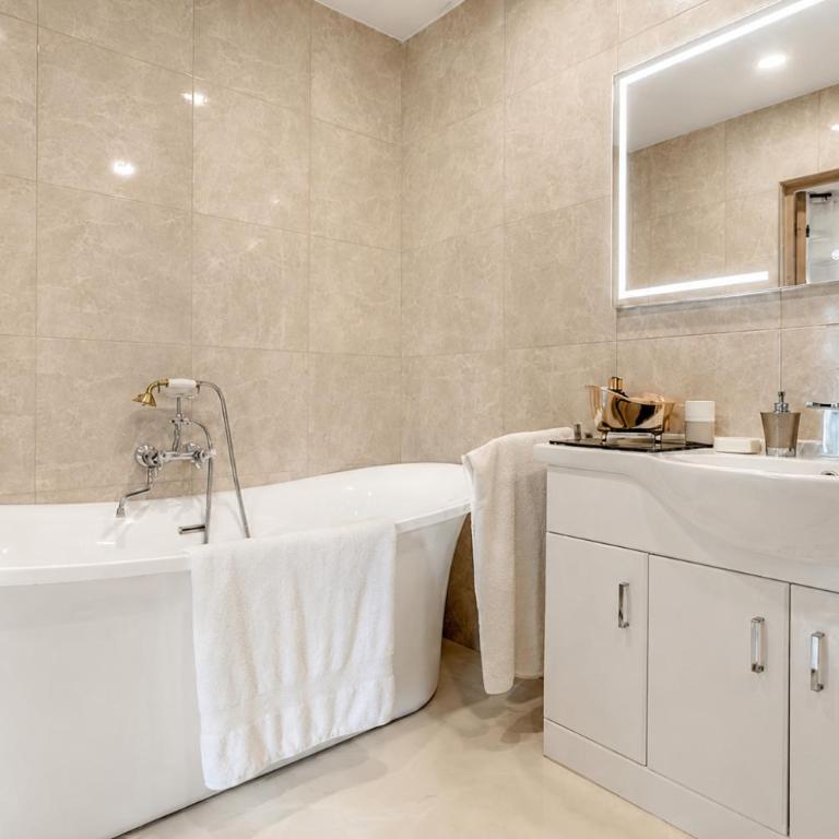 La Turbie Villa with Monaco Views, Pool & Sauna - Villa - 85