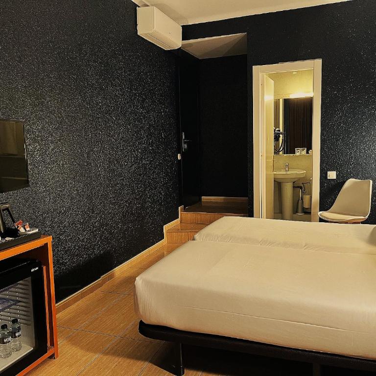 Hostal Iznájar Barcelona - Habitación Doble Superior - 2 camas - 13