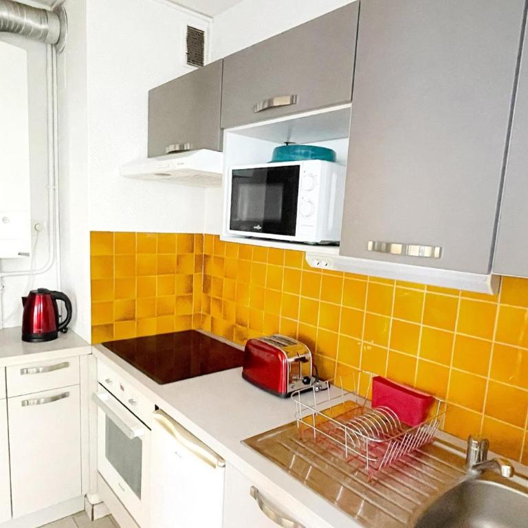 Apartment with balcony - sea view - Apartamento - 4
