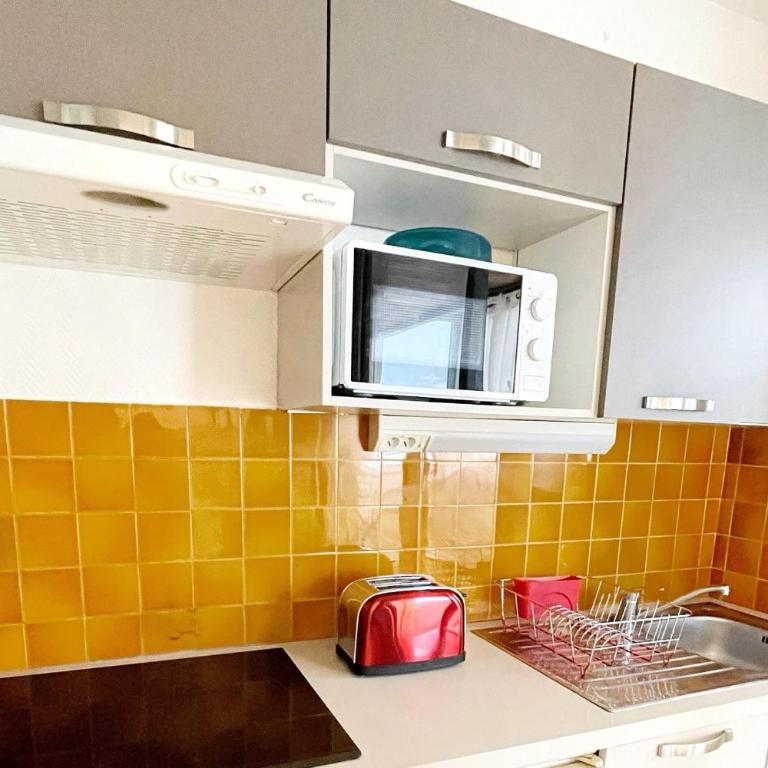 Apartment with balcony - sea view - Apartamento - 5