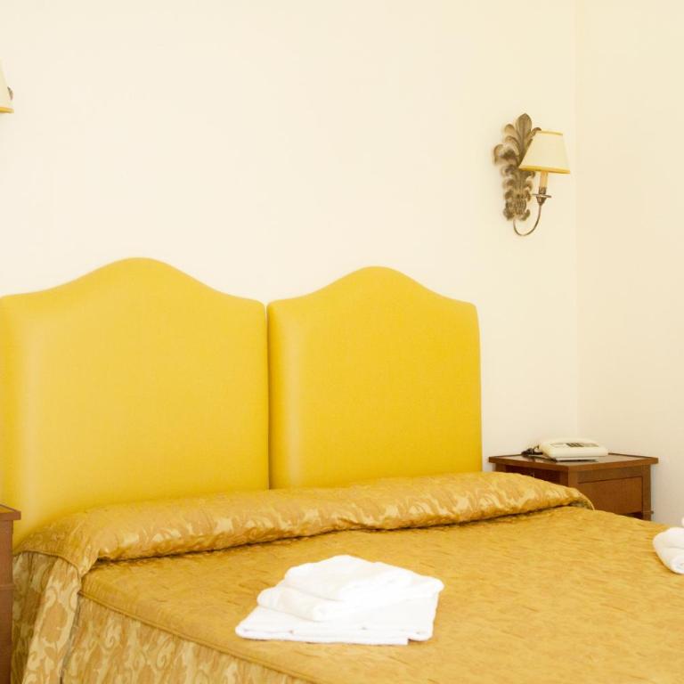 Hotel Lanzillotta - Camera Budget Matrimoniale/Doppia con Letti Singoli - 2