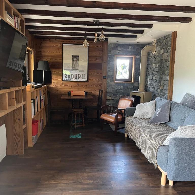 Charming chalet with great views and outdoor area - Chalet - 23