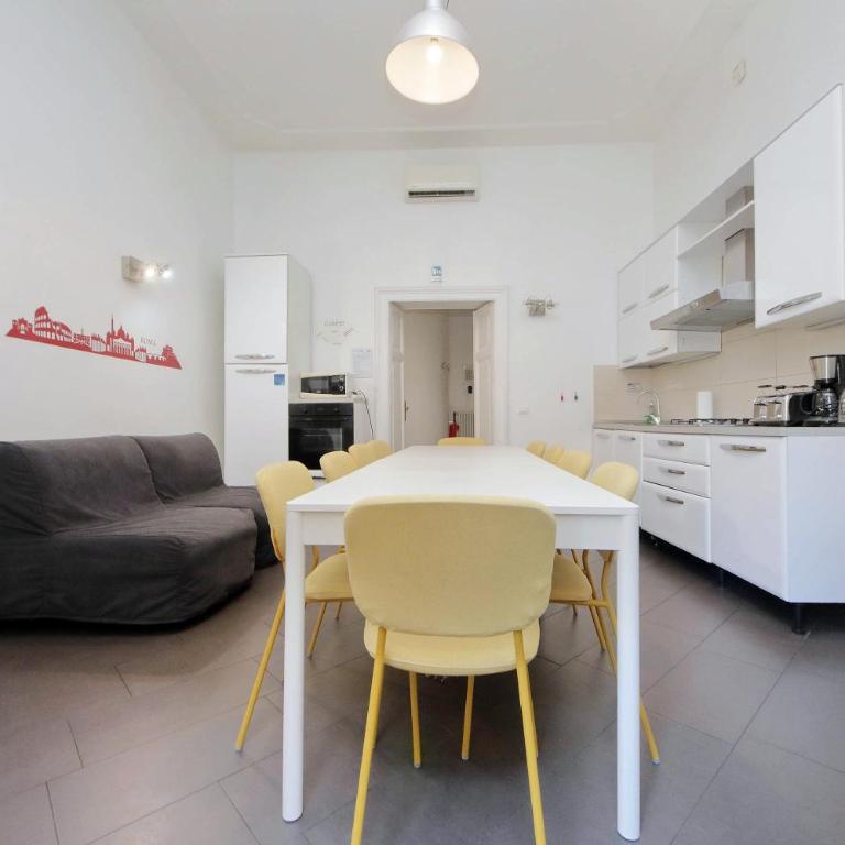 Flatinrome Termini 2 Grande appartamento luminoso in centro - Appartement 4 Chambres - 17