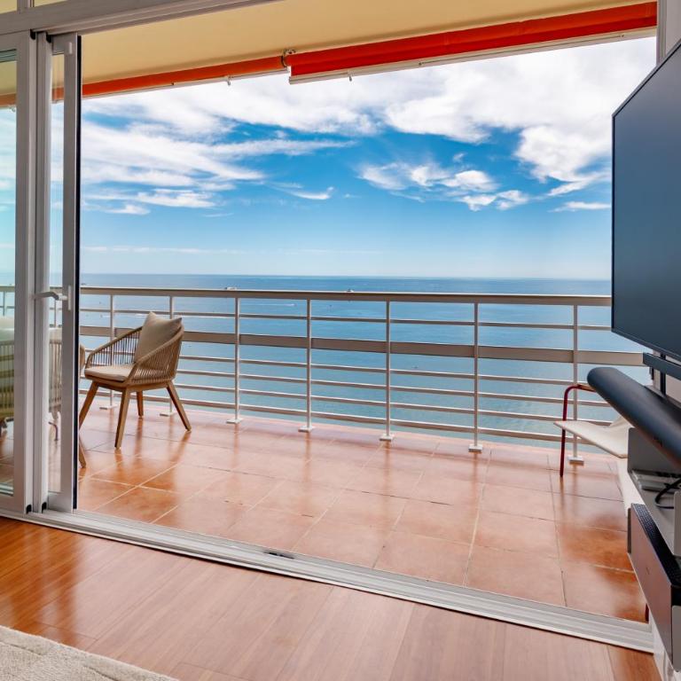 Sea-view suite with 3 balconies and home cinema - Apartment - 15