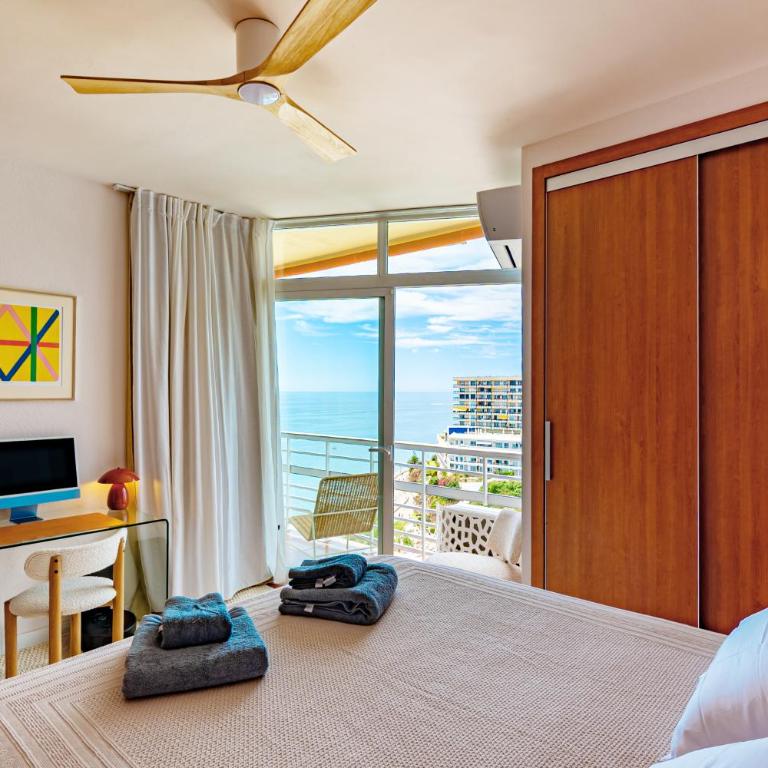 Sea-view suite with 3 balconies and home cinema - Apartment - 4