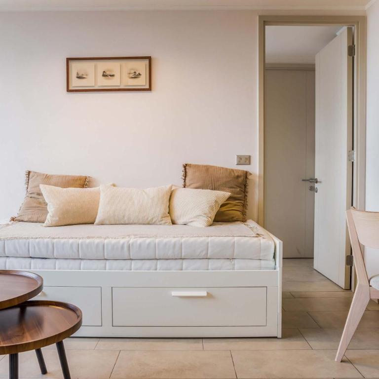 Charming 2BR Retreat for Five in Lively Nunoa - Apartment - 2