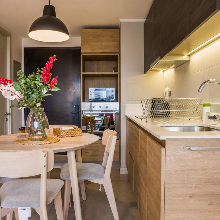 Charming 2BR Retreat for Five in Lively Nunoa - Apartment - 4