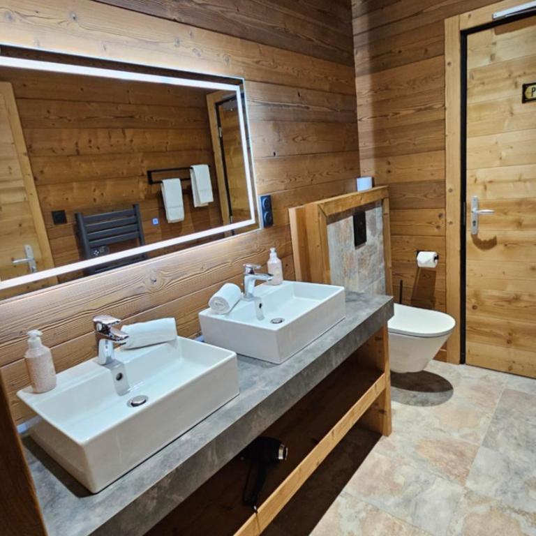 CHALET ALTITUDE 808 piscine intérieure, 9 chambres - Chalet - 9