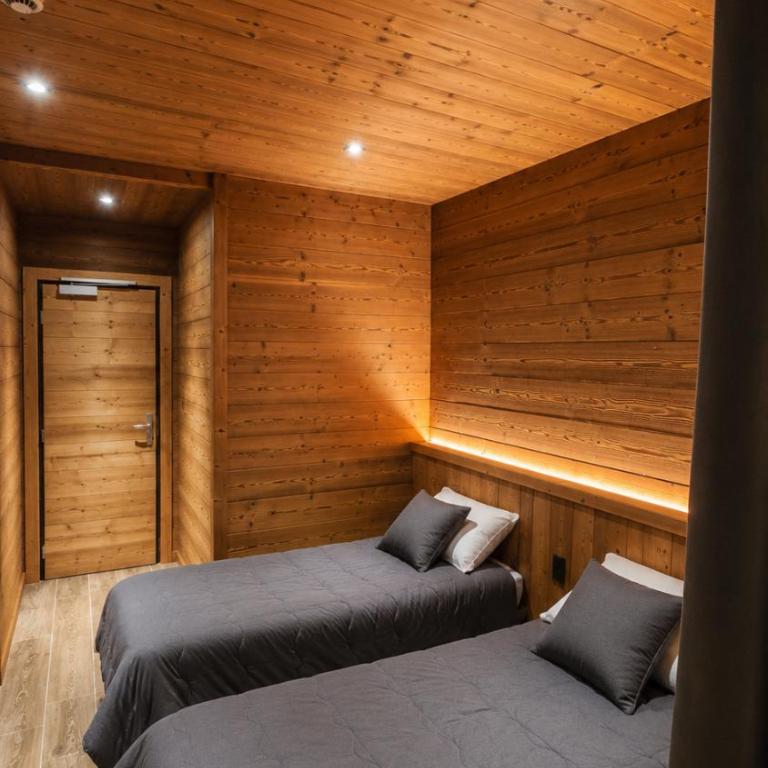 CHALET ALTITUDE 808 piscine intérieure, 9 chambres - Chalet - 38