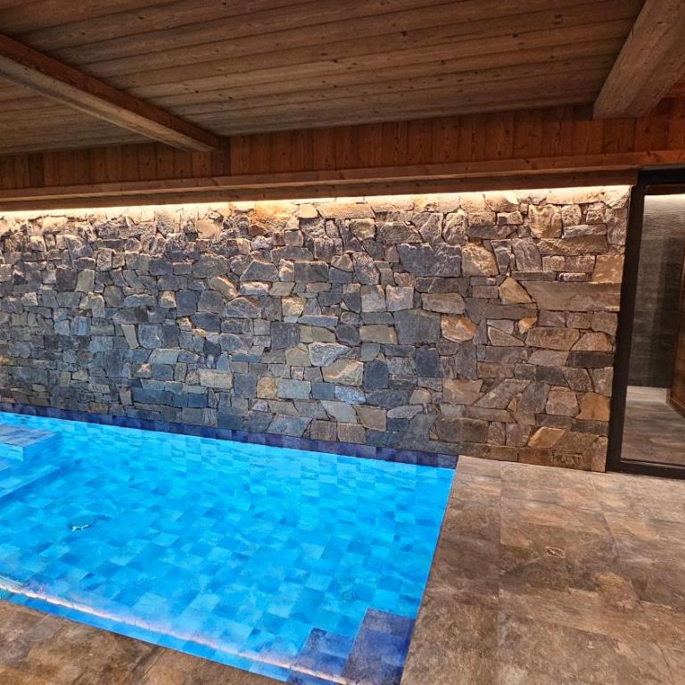CHALET ALTITUDE 808 piscine intérieure, 9 chambres - Chalet - 55