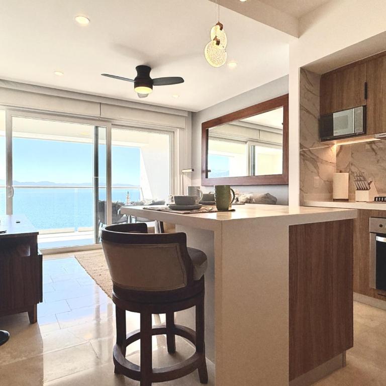 Oceanfront Condo 500Mbps WiFi & Desk - Apartment mit 1 Schlafzimmer - 2