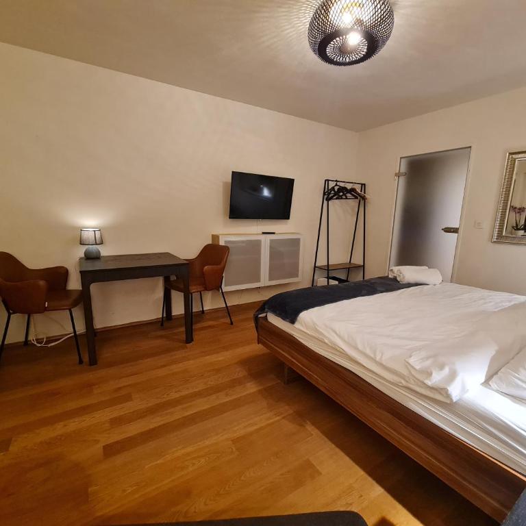 Westpark Studio with King bed - Dreibettzimmer - 2