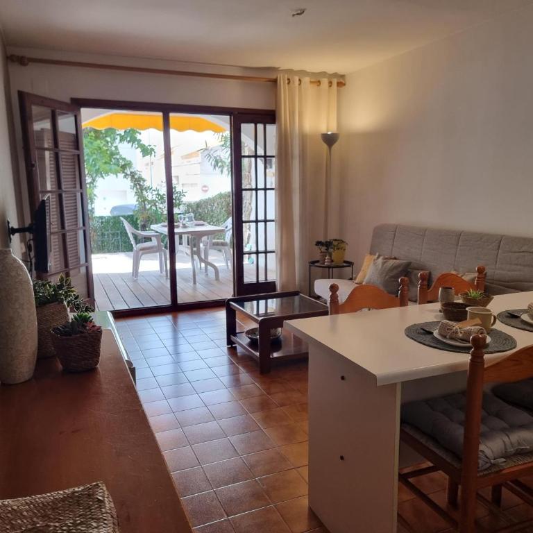 Apartamento acogedor con terraza a 400m de la playa - HISP-236-134 - Apartment - 9