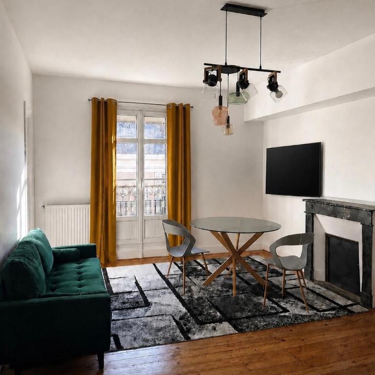 L'écrin Coeur D'Angers - Famille ou Groupe - Three-Bedroom Premium Apartment with Balcony - 1