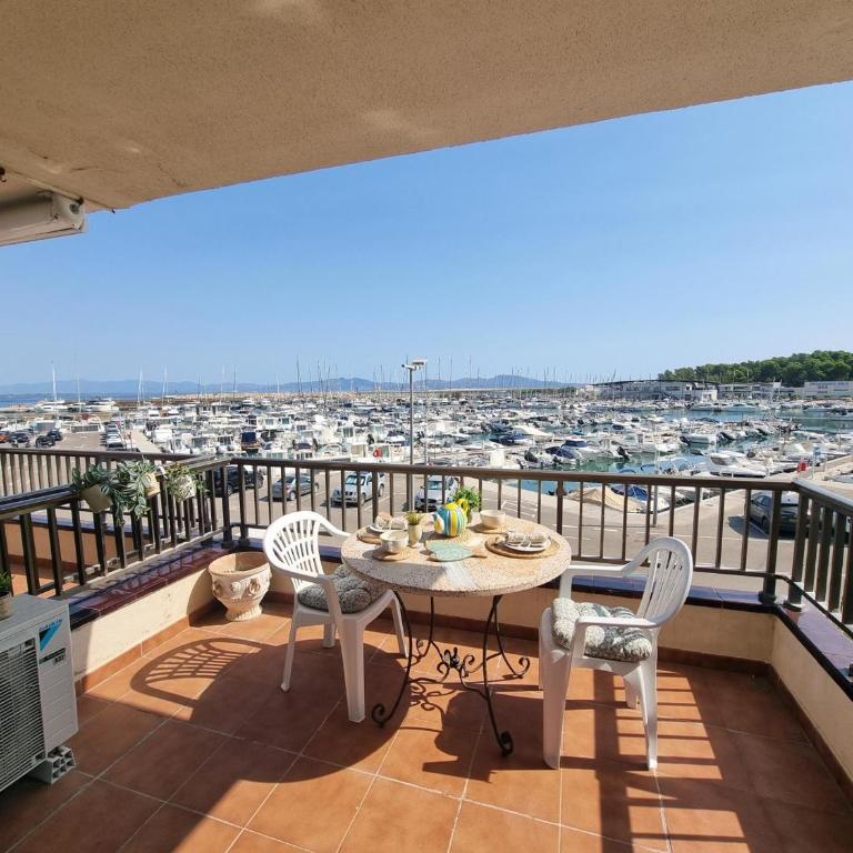 Apartamento acogedor cerca de la playa con aire acondicionado - HISP-236-180 - Apartamento - 1