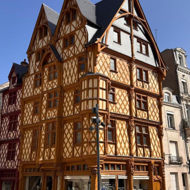 L'écrin Coeur D'Angers - Famille ou Groupe - Three-Bedroom Premium Apartment with Balcony - 14