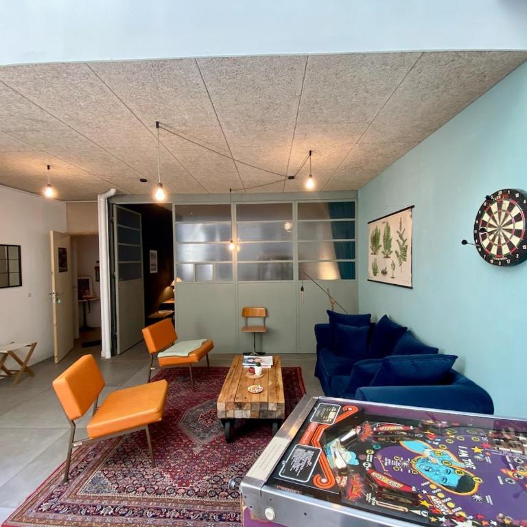 Oasis Urbaine - Spacieux et calme avec patio - One-Bedroom Apartment - 22