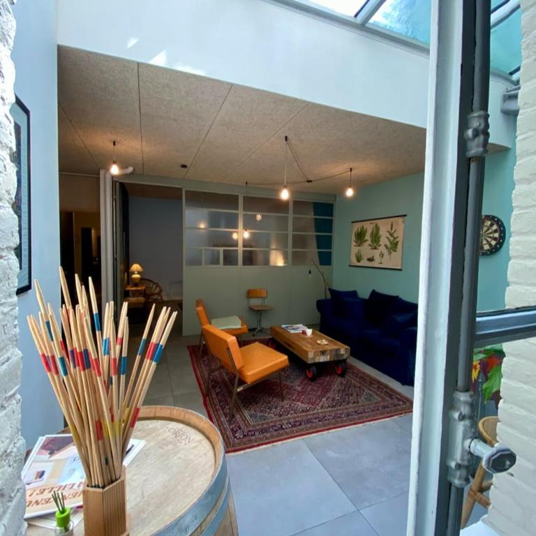 Oasis Urbaine - Spacieux et calme avec patio - One-Bedroom Apartment - 20