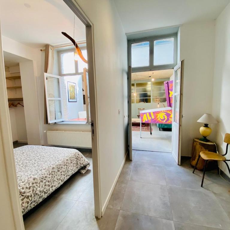 Oasis Urbaine - Spacieux et calme avec patio - One-Bedroom Apartment - 14