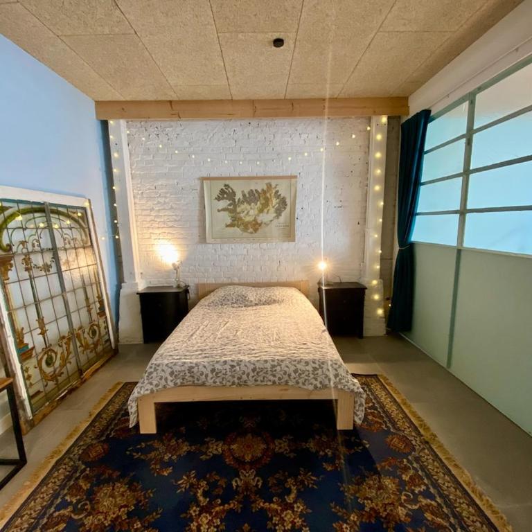 Oasis Urbaine - Spacieux et calme avec patio - One-Bedroom Apartment - 4