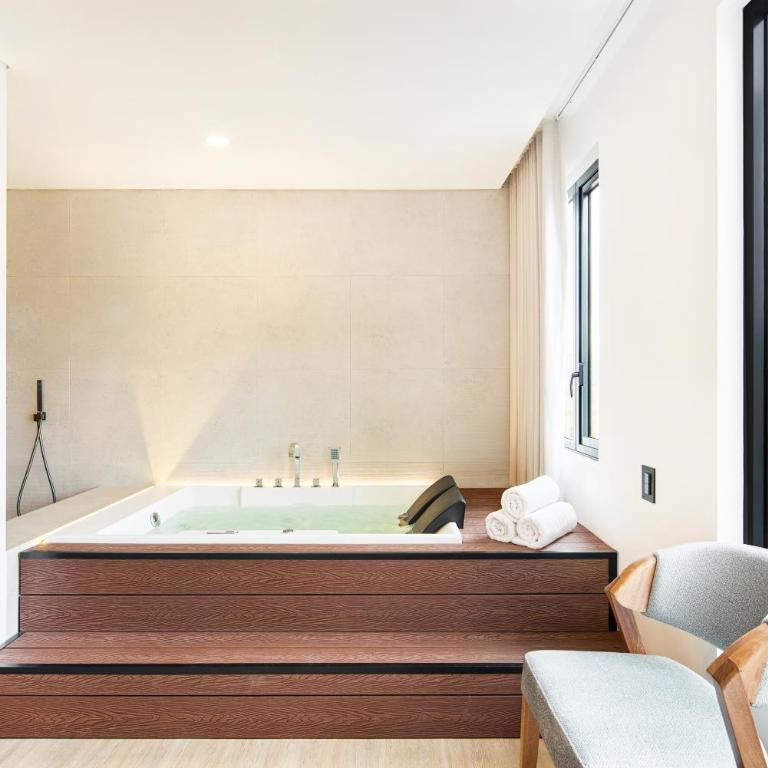 Blues Suites Laureles - Suite with Hot Tub - 7