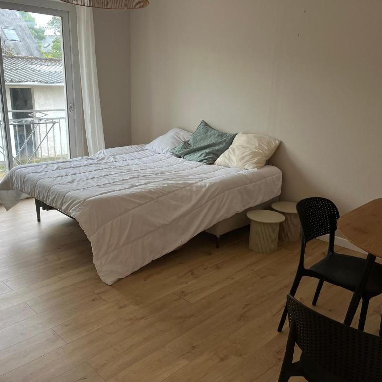 CHAMBRE PRIVEE ESPACE COMMUNS PARTAGES proche sentiers CONLEAU - Chambre Double - 1