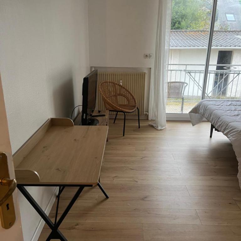 CHAMBRE PRIVEE ESPACE COMMUNS PARTAGES proche sentiers CONLEAU - Chambre Double - 2
