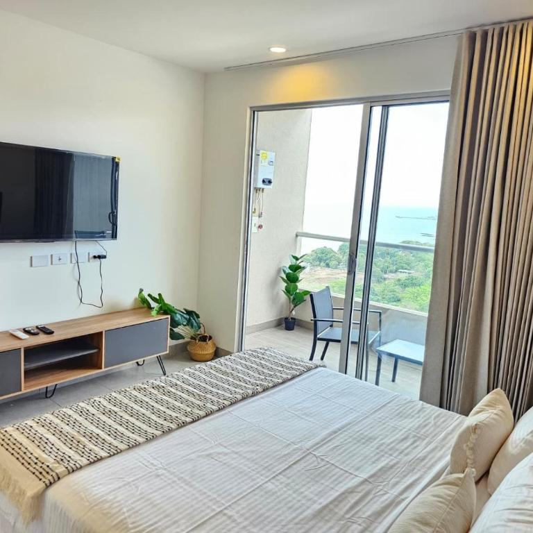 Apartaloft Facing the Sea & Pools | Don Jaca - One-Bedroom Apartment - 5