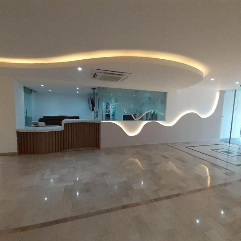Apartamento en Edificio Sea View con Piscina Frente al mar y cerca a la playa - Apartamento de 1 dormitorio - 2