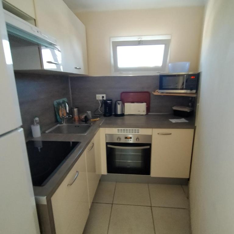 Les Colonnes appartement en RDC 6 couchages en front de mer - Apartment - 8