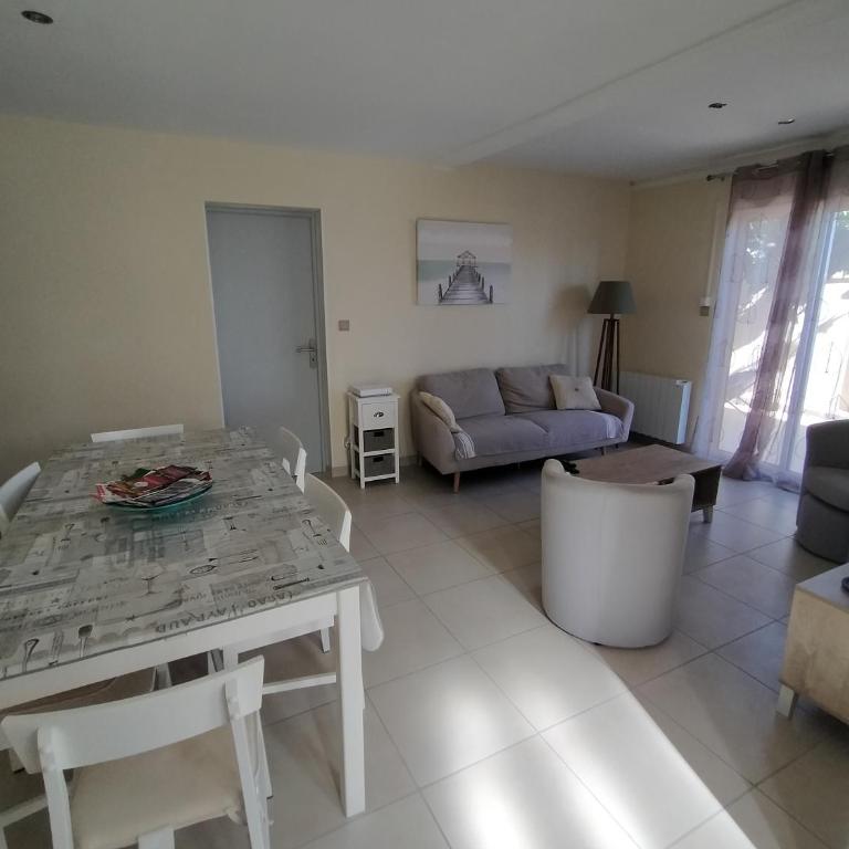 Les Colonnes appartement en RDC 6 couchages en front de mer - Apartment - 10