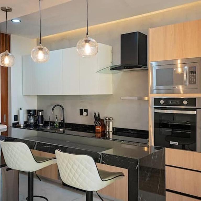 Luxury Condo with Private Dipping Pool and Rooftop Pool - Two-Bedroom Apartment - 11