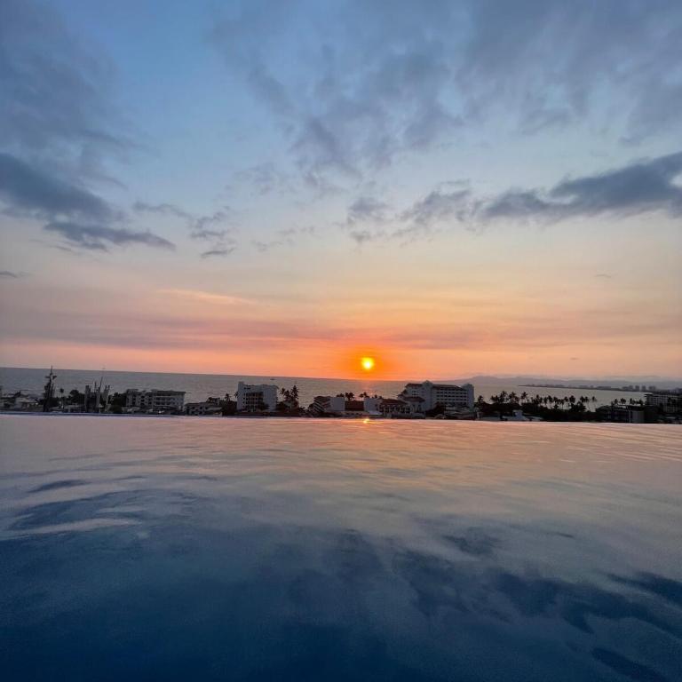 Luxury Condo with Private Dipping Pool and Rooftop Pool - Two-Bedroom Apartment - 16