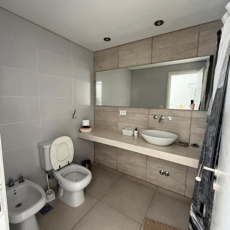 Excelente Casa Golf 2 Costa Esmeralda- Pinamar - Four-Bedroom House - 3