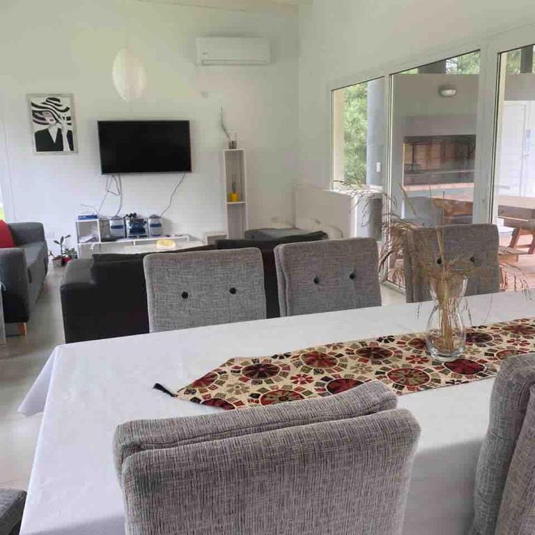Excelente Casa Golf 2 Costa Esmeralda- Pinamar - Four-Bedroom House - 6