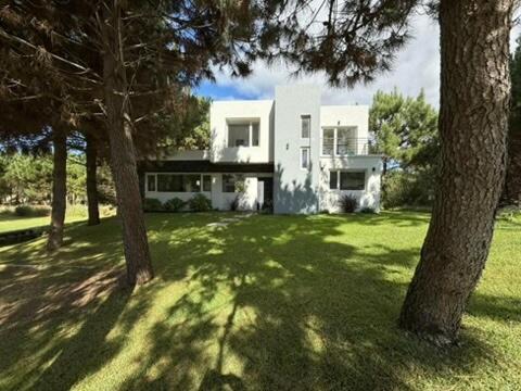 Excelente Casa Golf 2 Costa Esmeralda- Pinamar - Four-Bedroom House - 13